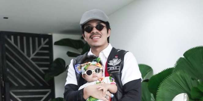Diajak Liburan ke Luar Negeri, Reaksi Ameena 10 Jam di Pesawat Bikin Gemas