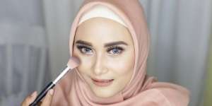 Trik Membuat Wajah Glowing dan Berdimensi dengan Pemakaian Highlight yang Tepat