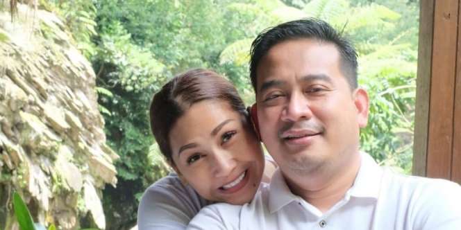 Potret Kemesraan Tata Janeeta dan Suami yang Dipecat dari Polri