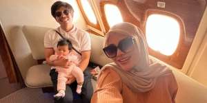 'Flight Outfit' Aurel Hermansyah, Simpel Tapi Menguras Kantong