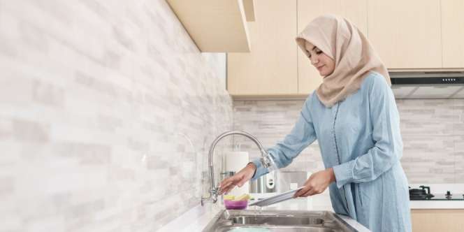 Praktis, Cukup Bersihkan Wadah Penuh Lemak dengan Tisu Kering