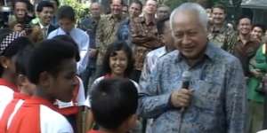 Masih Ingat Anak SD yang Dulu Tanya ke Pak Harto `Mengapa Presiden Cuma Satu`? Ternyata Nasibnya Memprihatinkan