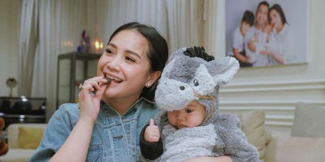 Reaksi Nagita Slavina Saat Al Ghazali dan El Rumi Cium Tangan