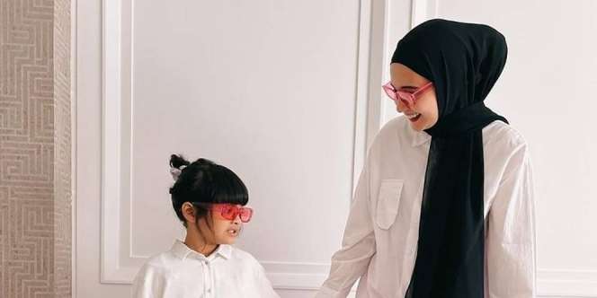 Serba Pink, Zaskia Sungkar Dandan Kompak dengan Keponakan