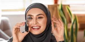 Bolehkah Menjepit Bulu Mata Sebelum dan Setelah Memakai Maskara?