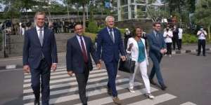 Gaya Anies Baswedan Catwalk Ala Citayam Fashion Week: `Tak Ada yang Sekeren Mereka`