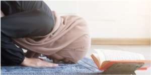 Tata Cara Sujud Tilawah, Doa dan Riwayat Hadis yang Mensunahkannya