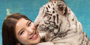 Potret 'Ngeri-ngeri Sedap' Tiara Andini Bareng Selen, Harimau Putih Milik Alshad Ahmad