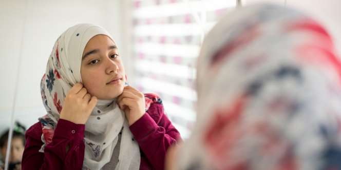 Hempas Letoi Pada Hijab dengan Hair Spray