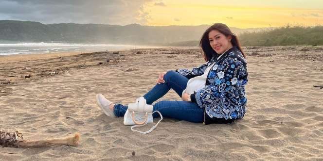 Pamer Baby Bump, Aliya Rajasa Selempangi Tas Ratusan Juta