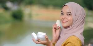 Bedak jadi Produk Makeup Wajib untuk Melindungi Kulit, Ini Sebabnya