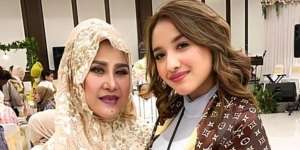 Sederet Potret Cucu Elvy Sukaesih yang Cantik-cantik, Bikin Para Pria Terpikat