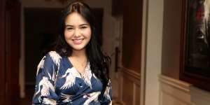 Amanda Manopo Tampil Bergaya Smart Casual dengan Jam Tangan Ratusan Juta