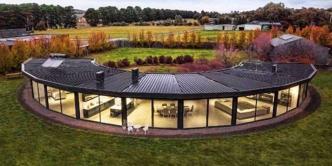 Megahnya Rumah Setengah Lingkaran, Seluruhnya Berdinding Kaca