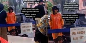 Tak Kunjung Dapat Penumpang, Potret Tukang Becak Melamun di Tengah Hujan Ini Bikin Pilu