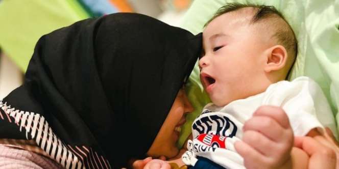 Momen Pertemuan Putri Delina dengan Adik Bungsunya, Tak Lepas Soroti Wajah Adzam