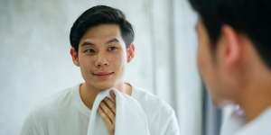 Wajib Diperhatikan Saat Memilih Skincare Pria, Ladies Ingatkan si Dia Biar Tak Salah Pilih!