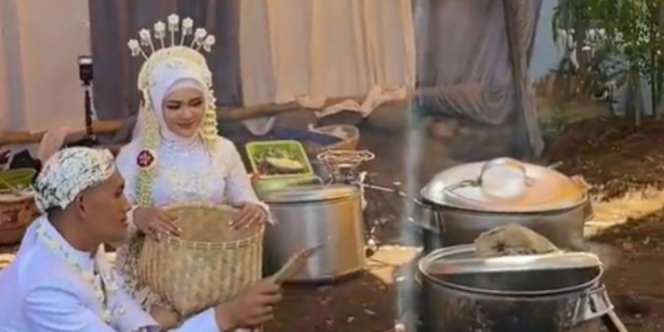 Pengantin di Desa Lakukan Sesi Foto Dekat Kompor dan Gang Sempit, Tak Sangka Hasilnya Jadi Begini