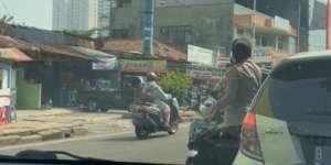 Labrak Pintu Mobil Saat Kabur Razia, Pemotor `Kena Mental` yang Keluar Ternyata Polwan