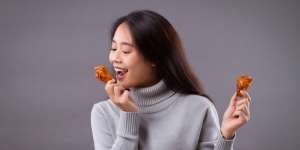 Makanan Pedas Bisa Perparah Nyeri Haid, Dokter Ungkap Alasannya