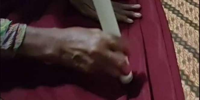 Pakai Lilin, Cara Setrika Rok Lipit Biar Rapi Maksimal
