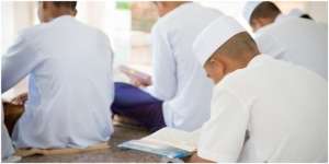 Bacaan Doa Pembuka dan Penutup Majelis, Ketahui Fadhilah Mengamalkannya!