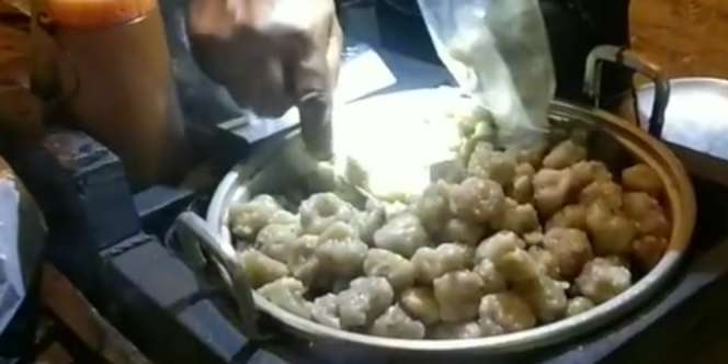 Berjualan Siomay Sampai Jam 10 Malam Tetap Sepi Pembeli, Jawaban Si Pedagang Bikin Gemetar