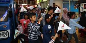 Trik Agar si Kecil Betah Diajak ke Dealer dan Bengkel
