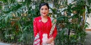Gaya Anggun Ashanty Berkebaya Saat Temani Arsy di Lomba Nyanyi Dunia