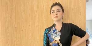 Para Artis yang Lakukan Ritual Malam 1 Suro, Ada yang Makan Bunga Melati