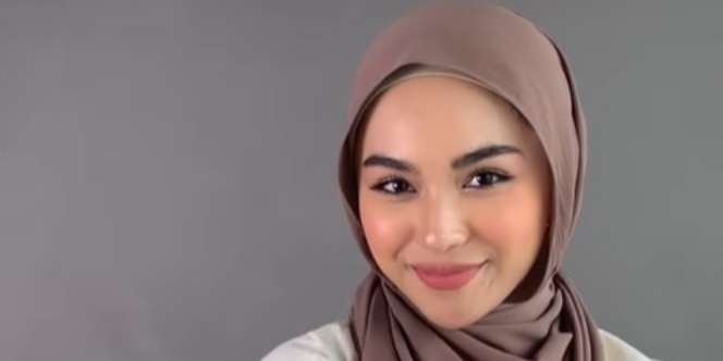 Tutorial Menggunakan Pashmina Simpel Tanpa Jarum