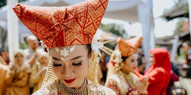 Viral Jam Gadang Fashion Week, Sandiaga Uno: `Onde Mande, Rancak Bana`