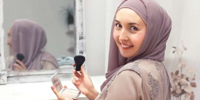 Trik Menebalkan Rambut dan Membuat Dahi Lebih Kecil dengan Sikat Gigi