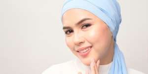 Trik Mengaplikaskan Metode Chizu Saeki untuk Membuat Riasan Glowing