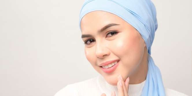 Trik Mengaplikaskan Metode Chizu Saeki untuk Membuat Riasan Glowing