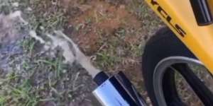Mau Marah Tapi Pasrah, Knalpot Diisi Air Oleh Anak Sendiri