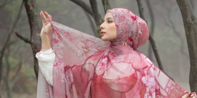 Motif Hijab Romantis Bikin Tampilan Lebih Elegan