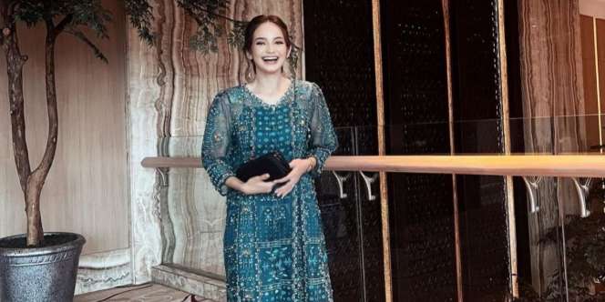 Enzy Storia Pamer Foto Kecilnya Bareng Anjasmara