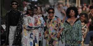 Potret Bonge dan Seleb Citayam Fashion Week Catwalk Beneran, Aksinya Nggak Kalah Keren dari Model Profesional!