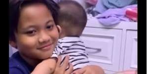Momen Pertemuan Ferdy dan Baby Adzam, Wajah Sendunya Bikin Hati Nyesek!