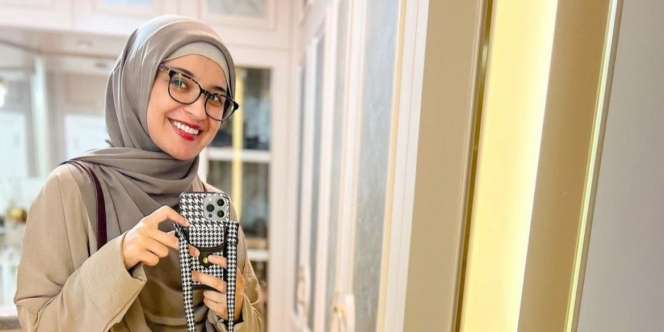 Mirror Selfie ala Shireen Sungkar, Outfitnya ala Cewek Bumi