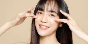 Tampil Lebih Imut dengan Membuat Rambut Berponi dalam 3 Langkah
