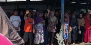 `Mengandung Bawang`, Momen Perpisahan Mahasiswa KKN Diantar dan Ditangisi Warga Sekampung