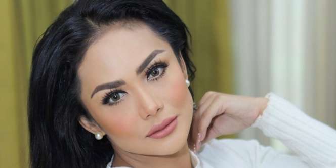 Ramahnya Krisdayanti Diajak Foto Bareng Fans, Tangan Bodyguard Sampai Ditepis