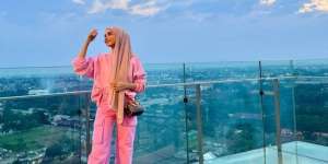 Inspirasi OOTD Hijab Serba Pink ala Nesa Aqila