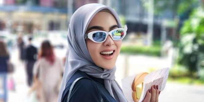 Keliling Jalanan Singapura, Syahrini Jinjing Tas Ratusan Juta 