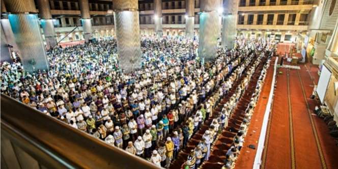 Bacaan Muroqi Jumat, Hukum dan Pokok Kandungan Positif di Dalamnya