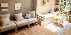 Keramik Motif Kayu Bikin Sudut Rumah Berkesan Natural