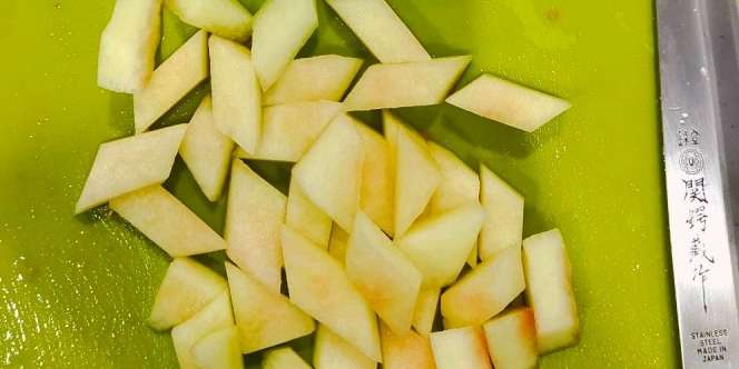 Chef Olah Bagian Putih Semangka Jadi Sayur Bening