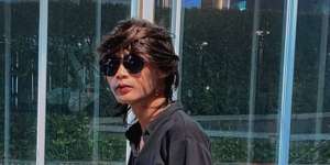 Gaya Nyentrik Bonge Sehabis Didandani Fashion Stylist